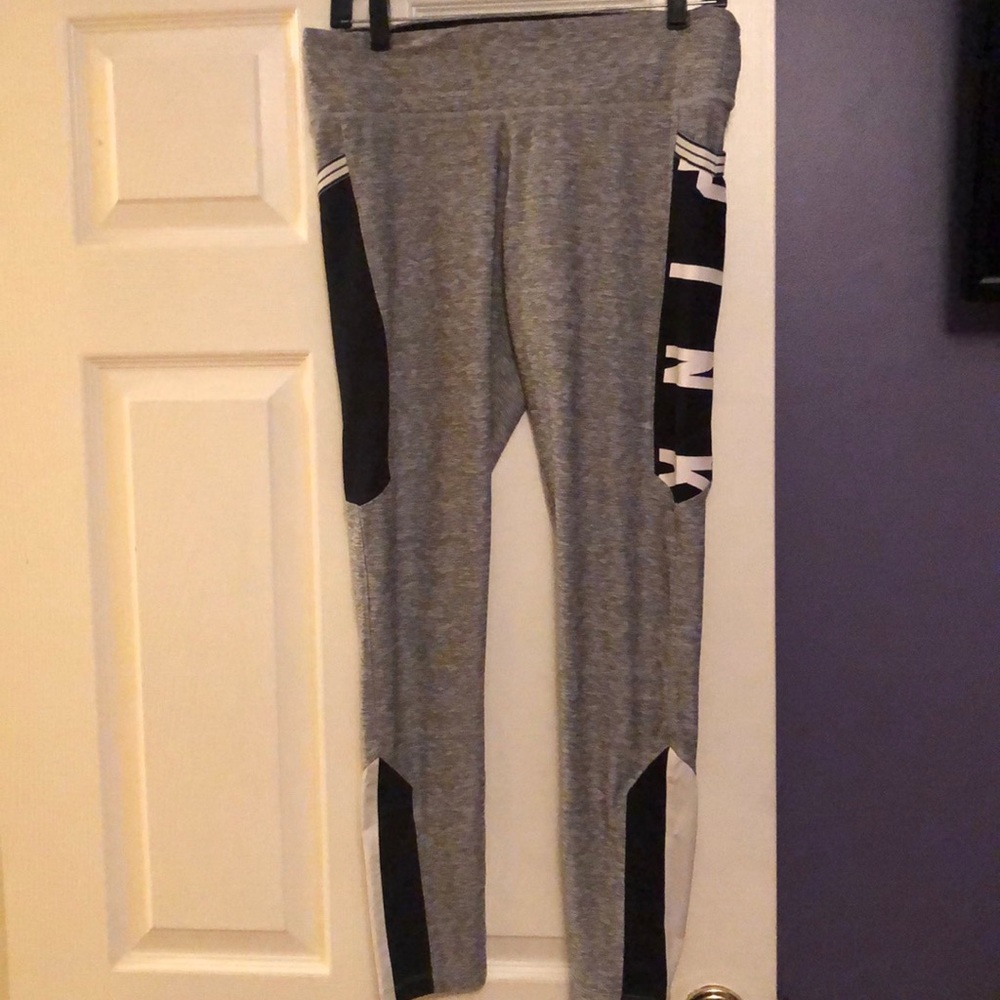 VS Pink leggings.
